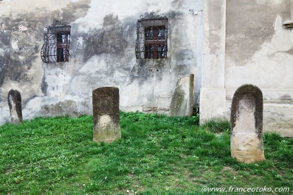 ドラキュラっぽい墓　ルーマニア