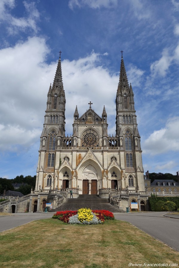 Basilique Notre-Dame de Montligeon　ノートルダムドモンリジョン